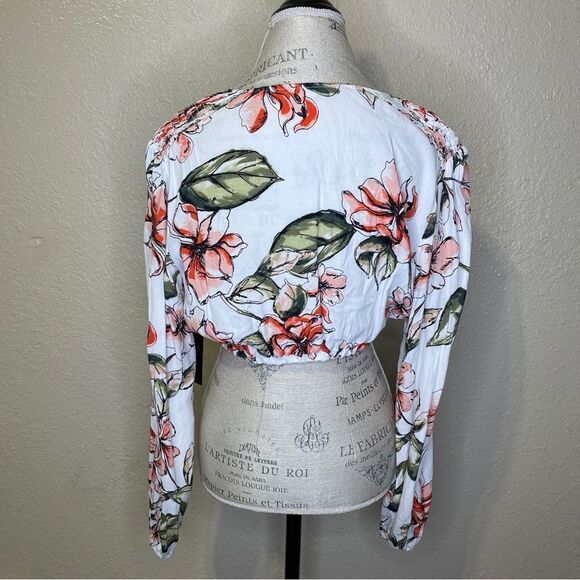 NWT Guess Karlotta Blushing Azalea Print Ivory Floral V-Neck Crop Top Blouse L - Picture 6 of 13